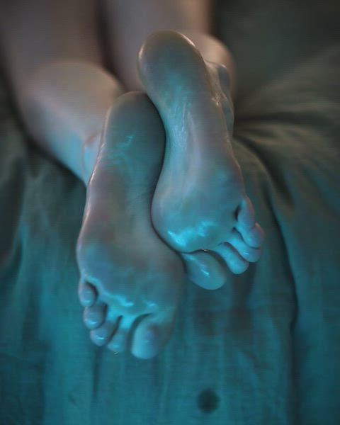 babe feet feet fetish oil oiled gif