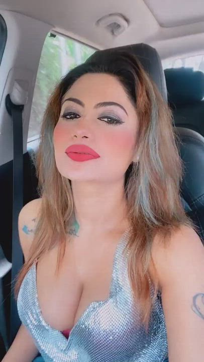 Suhaani l@$k€r massive cleavage ??