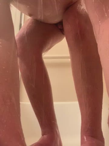 I’m so horny and I’m in the shower and my ass is soooo right??