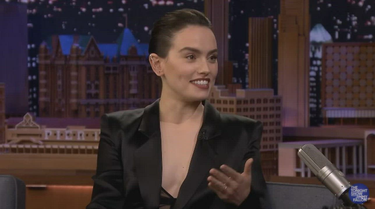 Daisy Ridley gif