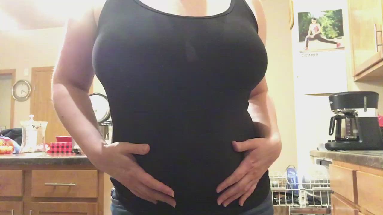 Titty Drop Tuesday! Was making tacos so I had a moment 😉😈💋 OC
