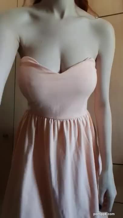 amateur teen shows huge boobs