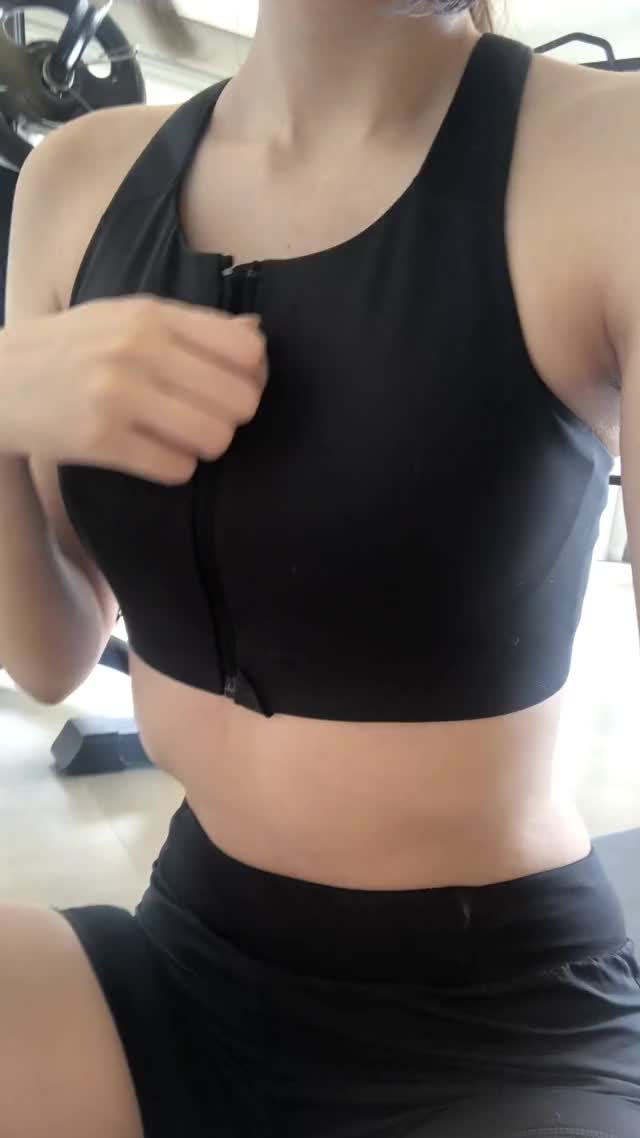 It's my cake day, here's a risky flashing at the gym ?