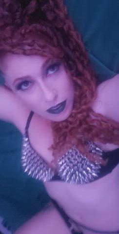 I'll be your redheaded little whore!! Come play with me and take advantage of 30%