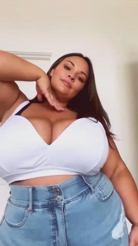 Busty Cleavage Huge Tits gif