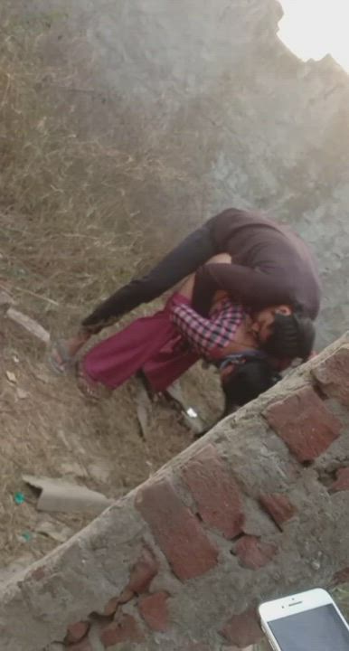 🔥🥰Slutty Desi Bhabhi banged by her devar in outdoor field [must watch] [link