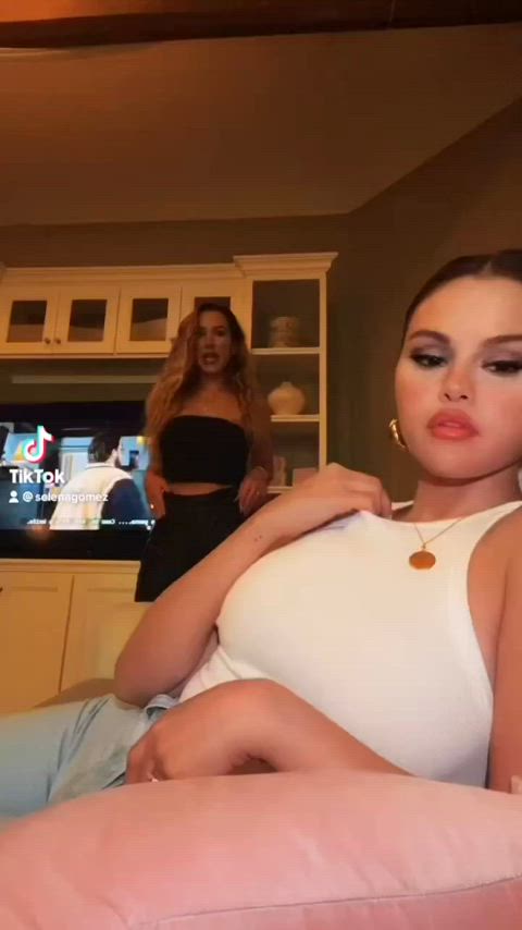 actress big tits celebrity natural tits selena gomez gif