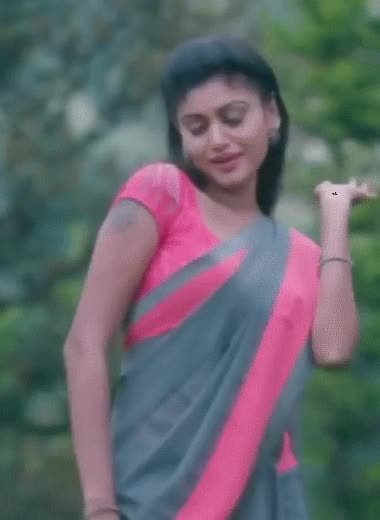 oviya1