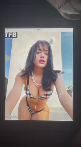 Malu trevejo cumtribute