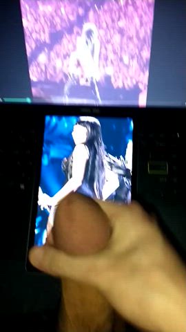 Nicki's fat ass out at a concert MILKED me so hard!!!!! (Cumtribute)