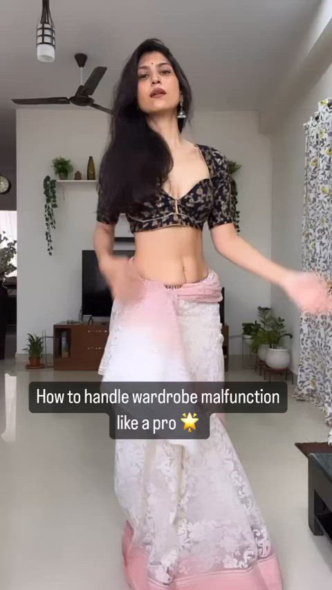 Abhimanika Navel in saree, black blouse while dancing