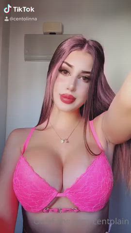 20 Years Old Big Tits Bra Huge Tits Lips Teen gif