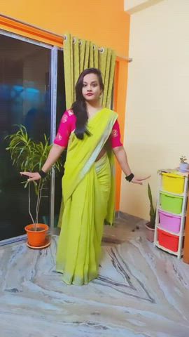 Dancing Desi Girlfriend..hot and yummy 1