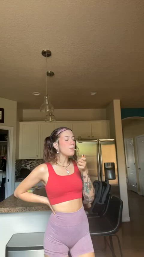 quick joint & flashing my tits before a hike 🥳🥰