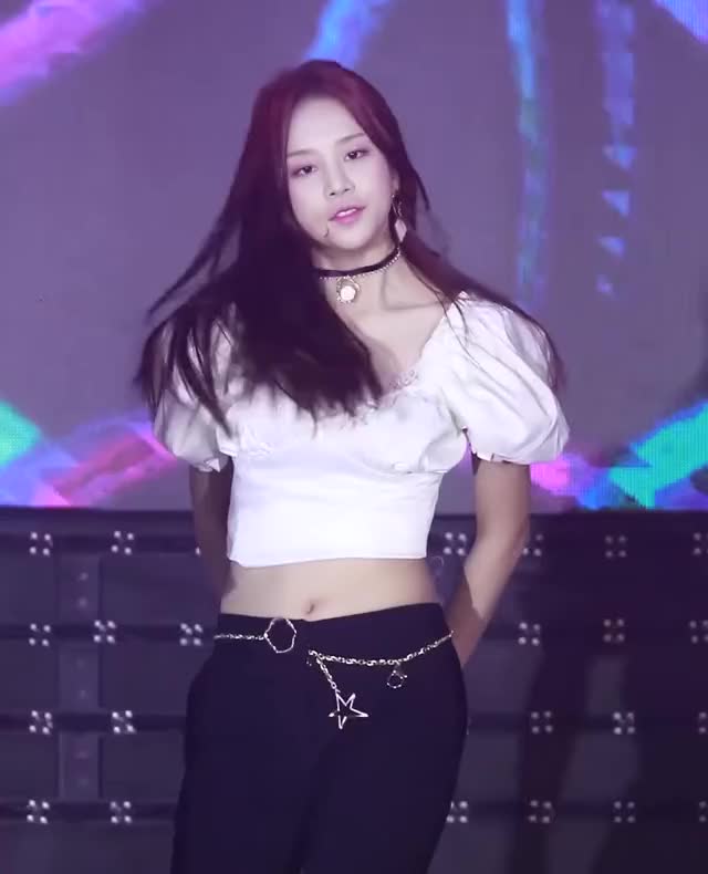 Laboum Solbin's Cleavage 2