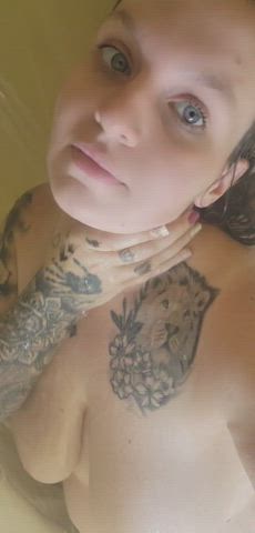 eye contact shower tits curvy hot-girls-with-tattoos gif