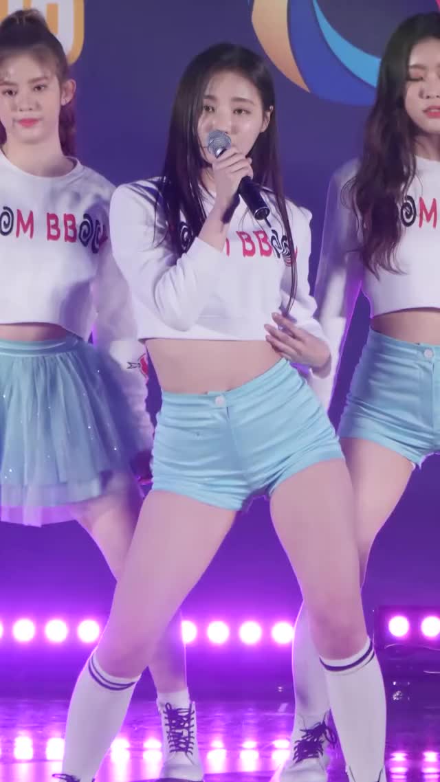 MOMOLAND - YeonWoo Boom Boom