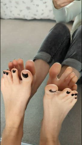 Soles or toes? Oc