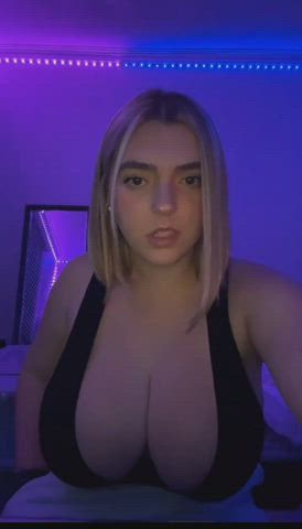 big tits blonde close up college huge tits nurse tiktok tit worship tits gif