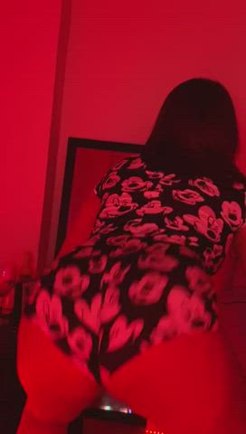 big ass bouncing chaturbate curvy dancing erotic exhibitionist sensual twerking gif