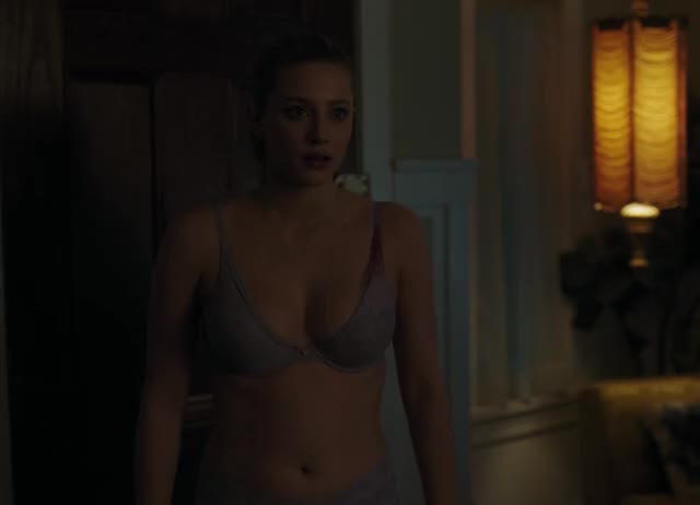 Lili Reinhart