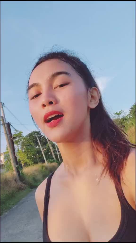 Ella Gonda Jogging routine