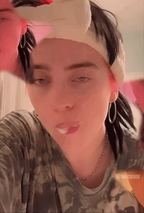 my bully sent me a video of my mom Billie Eilish. what’s she spitting out?