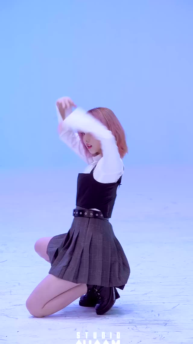 eunha cute thick legs