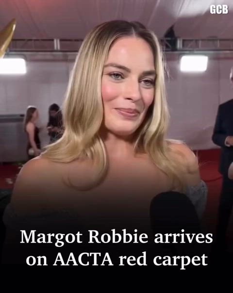 blonde margot robbie non-nude gif