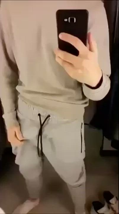 Jerking and cumming in the fitting room