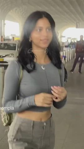 Suhana Khan jiggling big tits🍑🍑💦