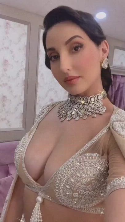 Nora Fatehi titties 🤤😘