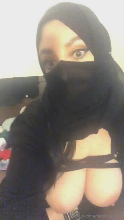 Arab Big Tits Camgirl Hijab Muslim gif