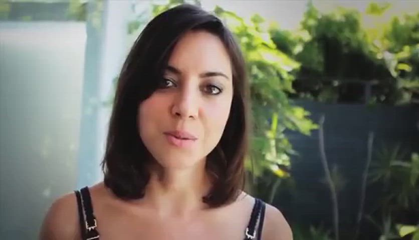 aubrey plaza celebrity photoshoot gif