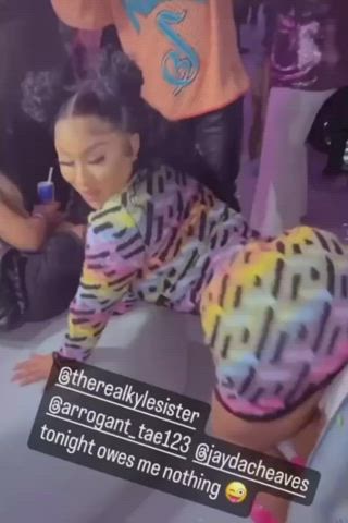 Ari humping