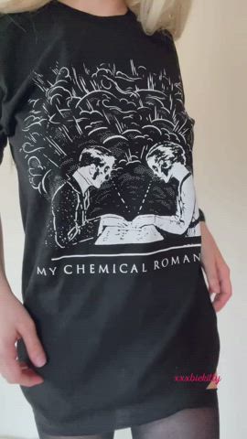 Let’s listen to MCR while we fuck ??