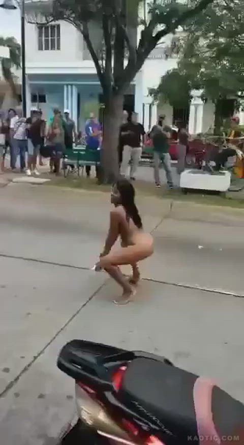 Crazy Lady Naked in The Middle Of The Street