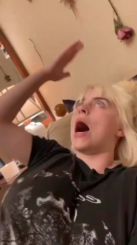 Billie Eilish bounce