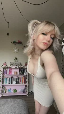 19 years old amateur babe big tits camgirl cute natural tits pretty teen gif