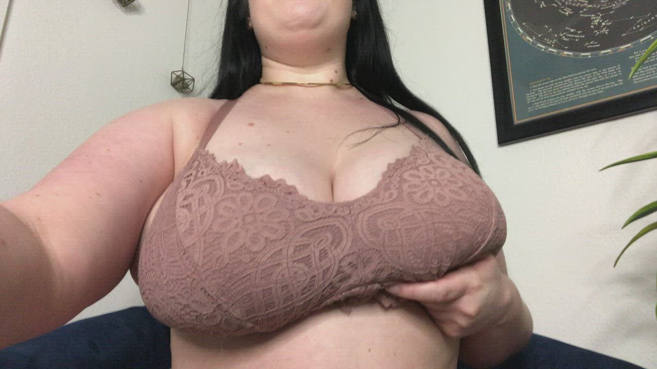 Hi this is my first time in this sub, but i'm always dropping my titties, so I'm