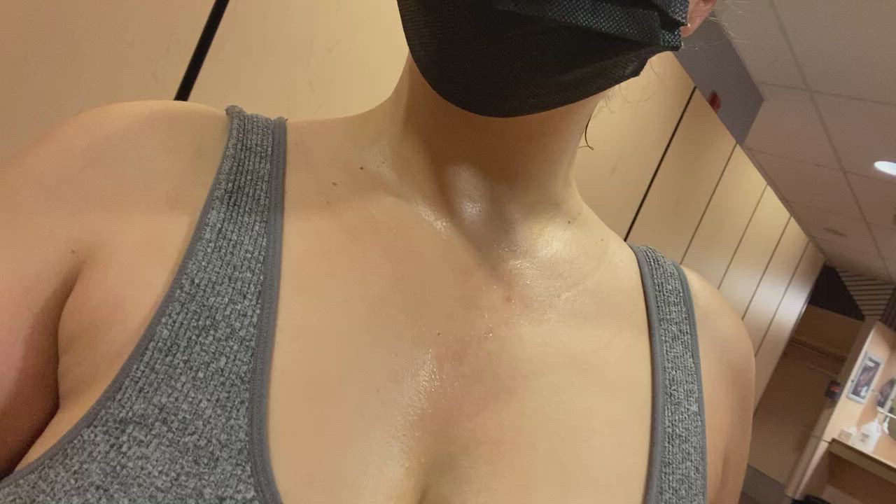 Gym Sweaty Sex Tits Underboob gif