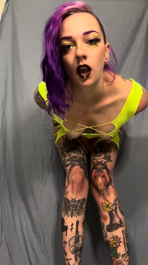 tattoo tattooed tattedphysique goth-girls gif