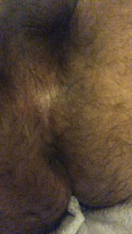 33 Boston, hairy ass needs dick