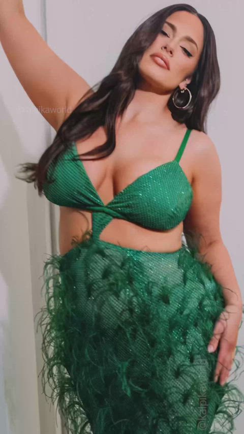 Queen Ashley Graham thick and sexy in a green dress