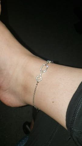 I love how my anklet glistens in the light