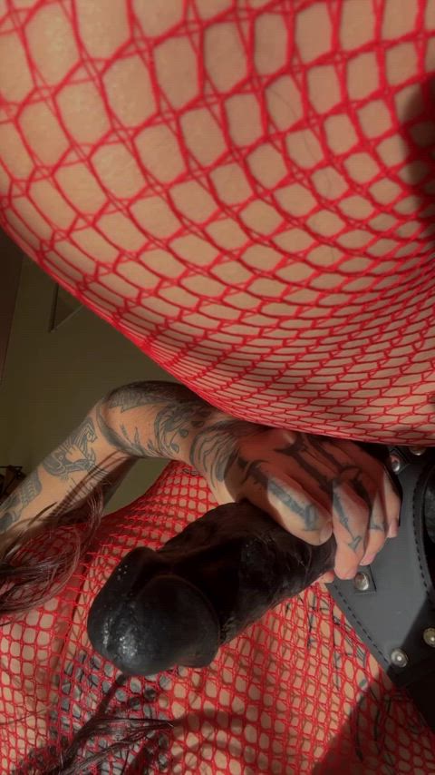 What if you saw me under the table jerking off? 🤤Would you kneel down to suck