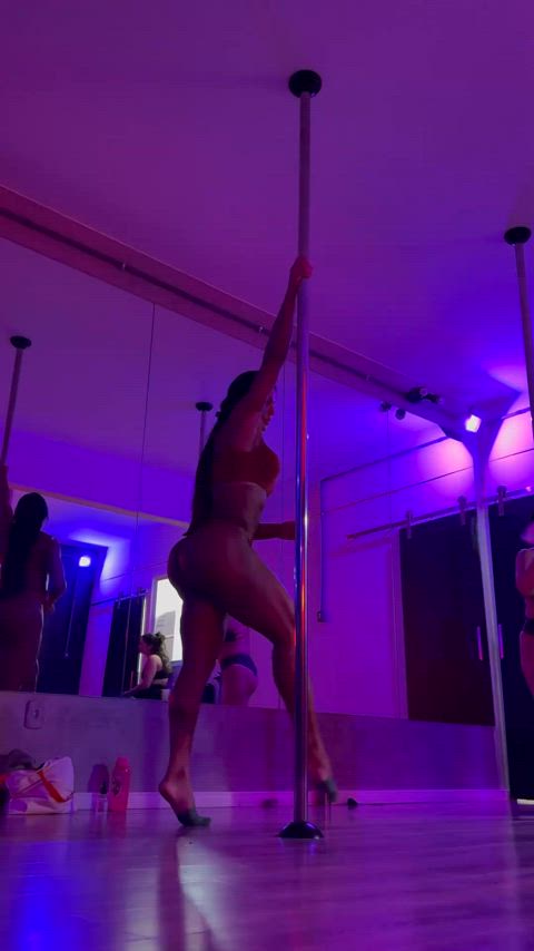 ass big ass big tits brazilian celebrity fitness muscular girl pole dance gif