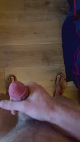 Cum watch me bust all over my toes 😈