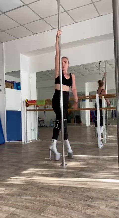 babe big ass onlyfans pole dance tiktok amateur-girls girls-in-yoga-pants on-all-fours