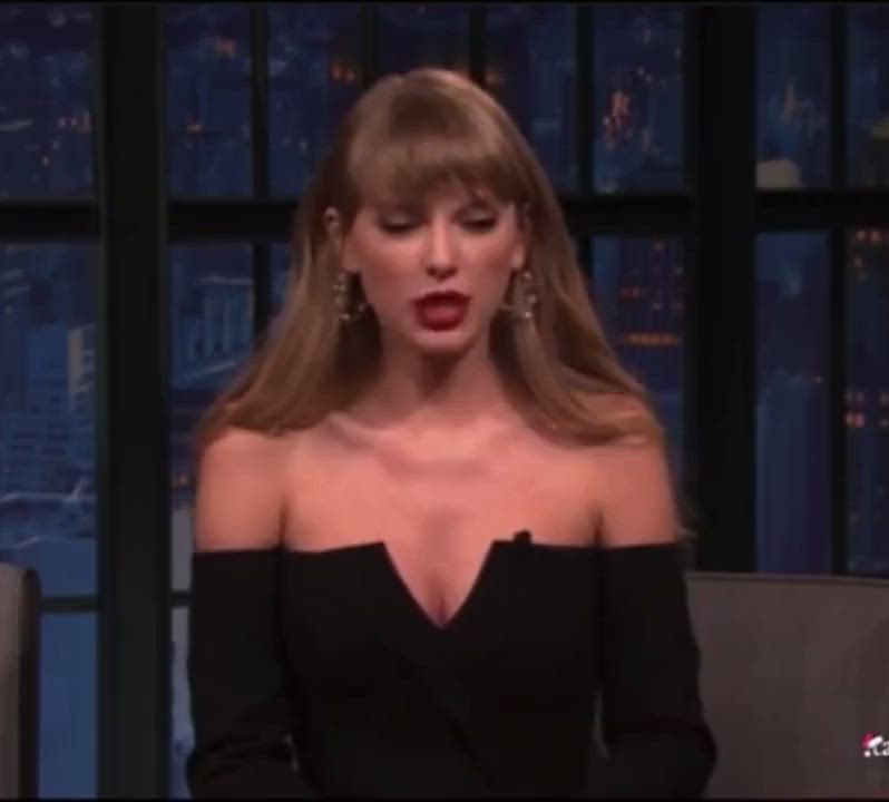 Celebrity Cleavage Taylor Swift gif